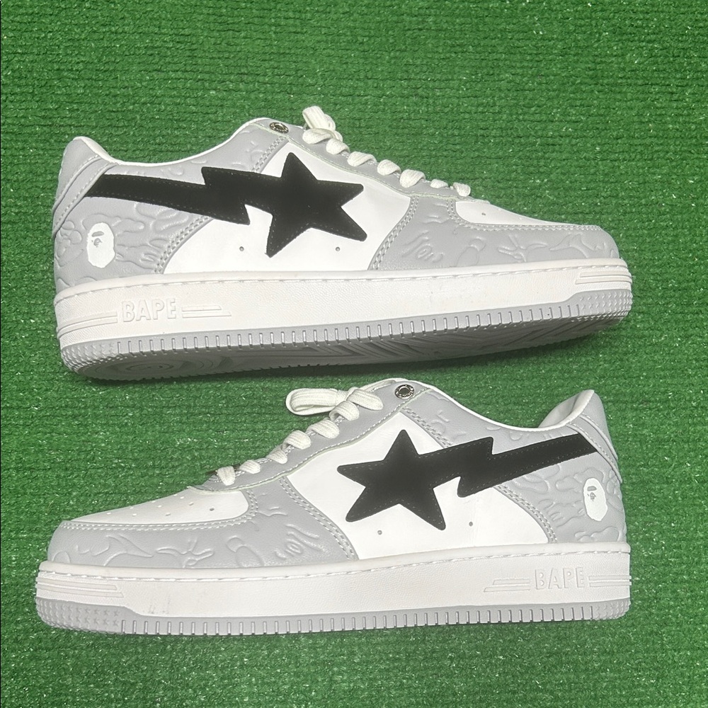 Men’s bape shoes size 10 (Used)